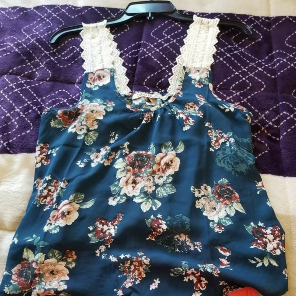 Blouse - Picture 2 of 2